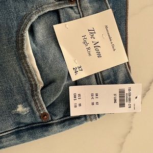 Abercrombie and Fitch, mom jeans